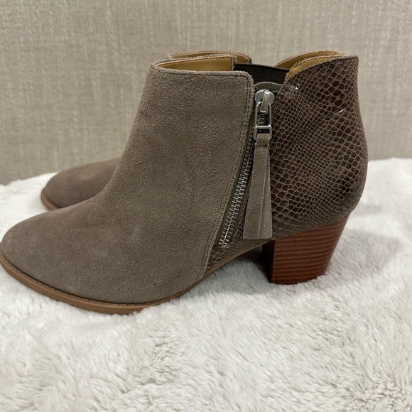 Vionic Taupe Annie Suede Snake Print Ankle Boots Women’s Size 8.5 - Picture 4 of 6